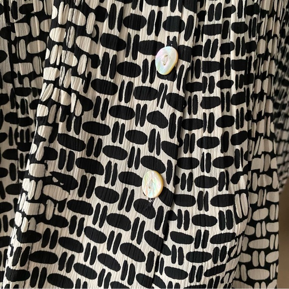 Vintage pleated abstract polkadot button down blouse - Picture 5 of 6